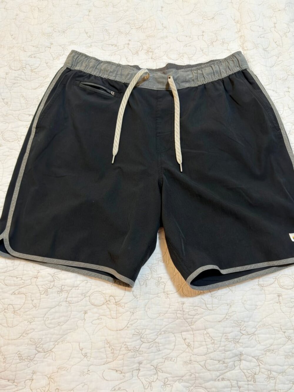 Vuori Men's Black Banks Running Unlined Surf Swim Shorts Size M